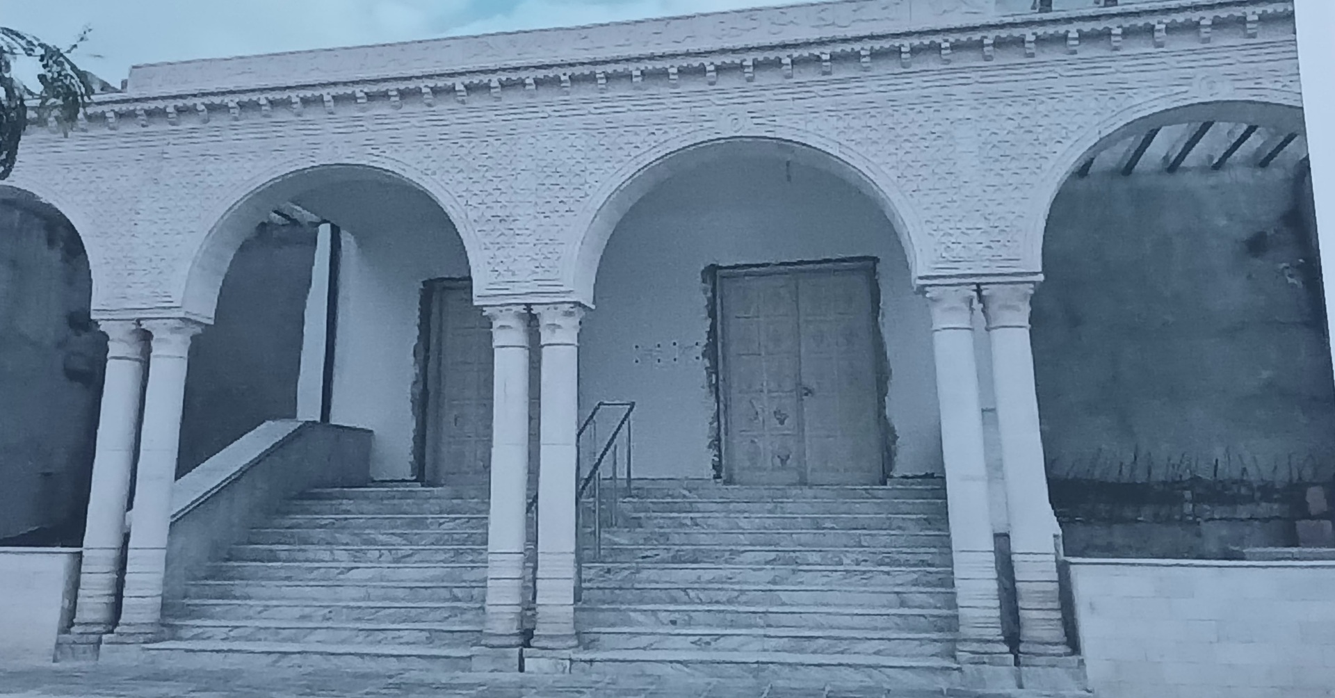 Photo de جامع علي ابن أبي طالب المروج 1
